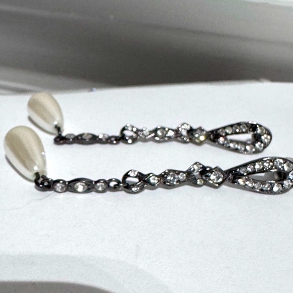 ✨ Stunning Swarovski Vintage Pave Crystal and Faux Pearl Drop Earrings - Picture 3 of 16